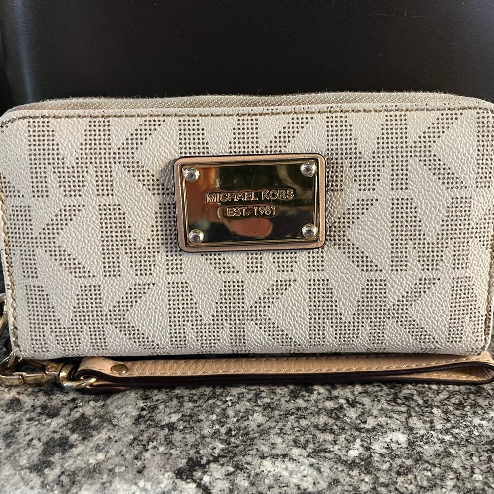 Michael Kors MK Signature Zip Around Wristlet Wallet
